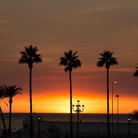 Apartamento The Traveller's House Con Vistas A Playa La Caleta Cádiz