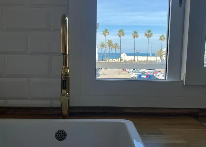 The Traveller's House Con Vistas A Playa La Caleta Apartment